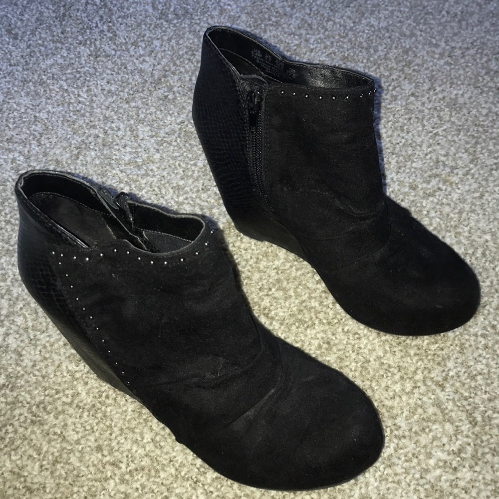 Black heeled ankle boots